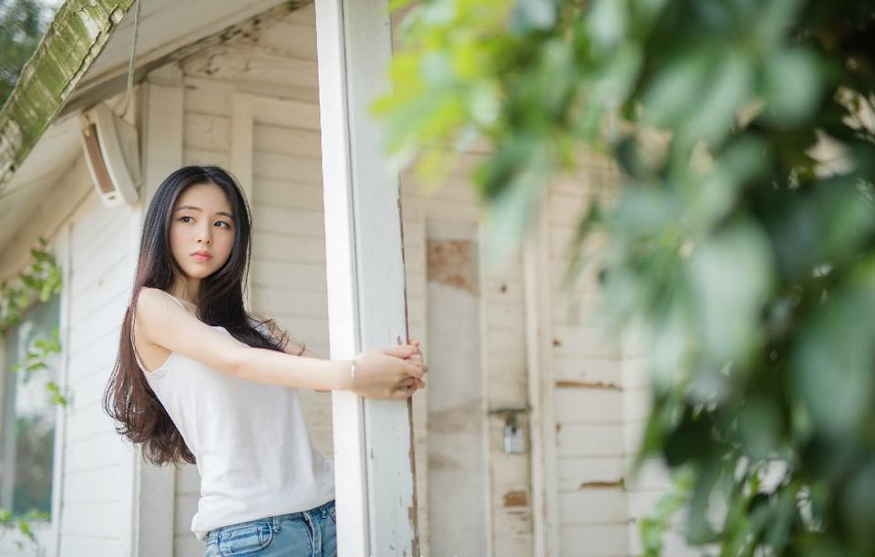 人之所以悲伤,是因为我们留不住岁月;而更无法面对的是有一日,青春,就这样消逝过去。